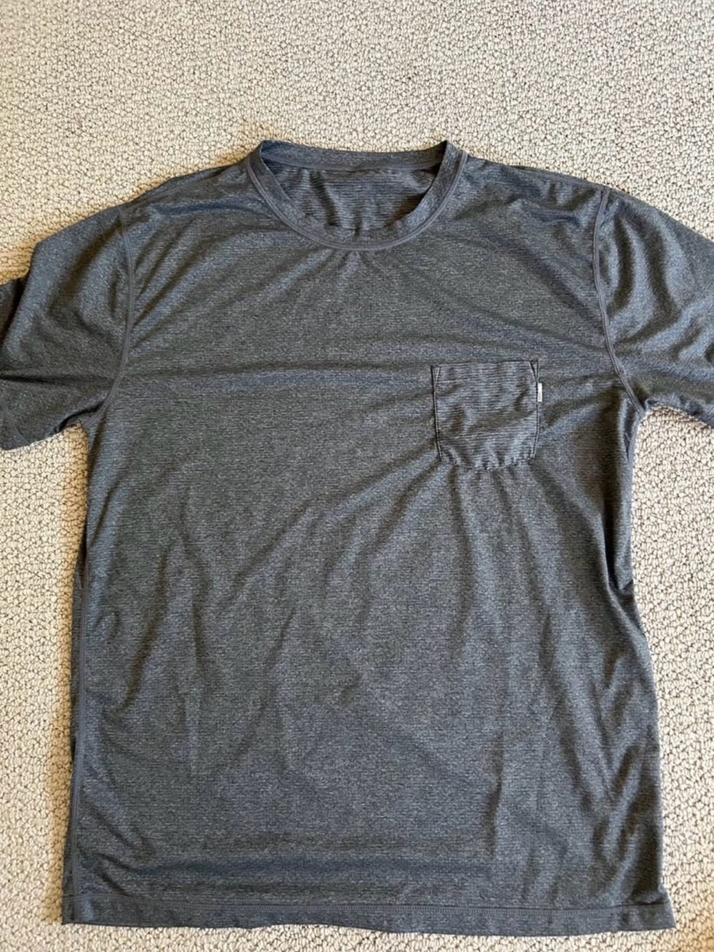 Vuori Men's Charcoal Pocket T-Shirt Size L